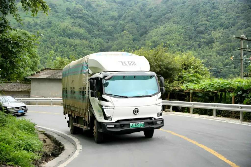 从负债百万到月入3万，飞碟EW7 助力彝族货运司机破局新生