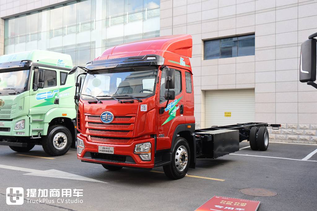 全新鹰阵产品发布，鹰途再添三兄弟，一汽解放青汽年中会现场展车实拍