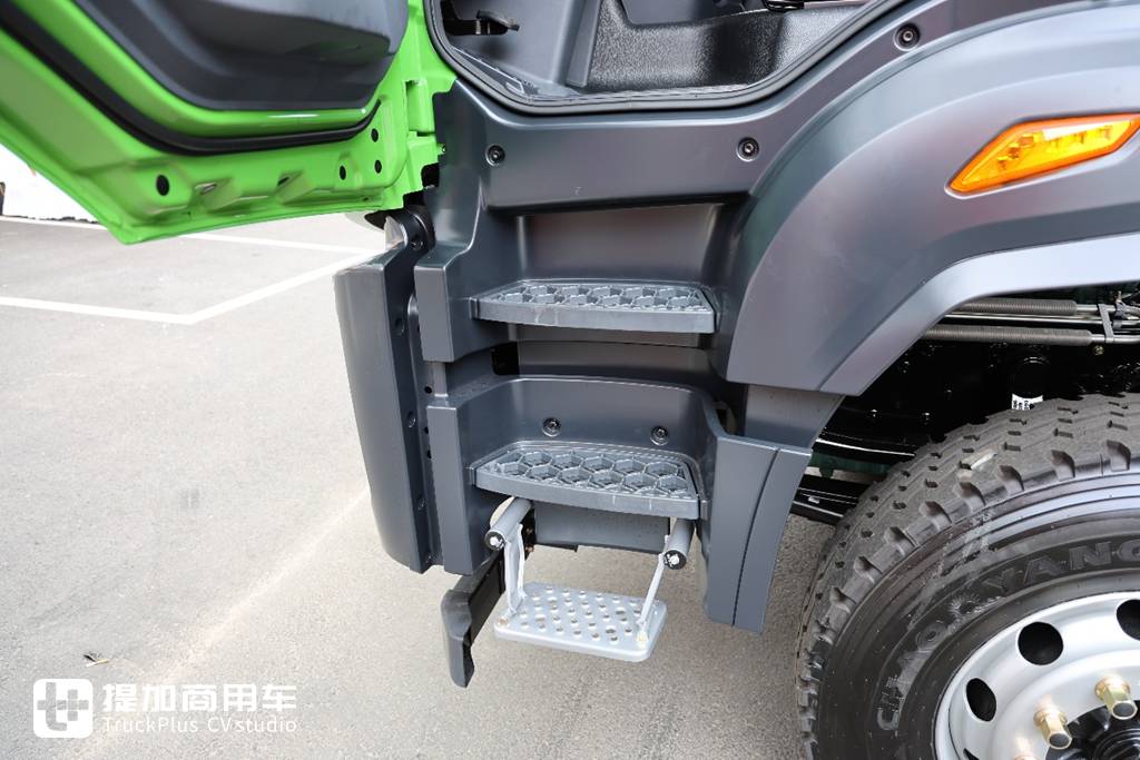 名为鹰驰，解放渣土车家族再添新成员，实拍带你看看配置如何