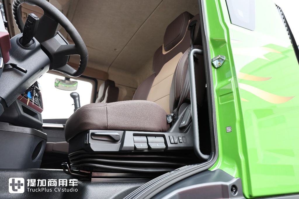 名为鹰驰，解放渣土车家族再添新成员，实拍带你看看配置如何