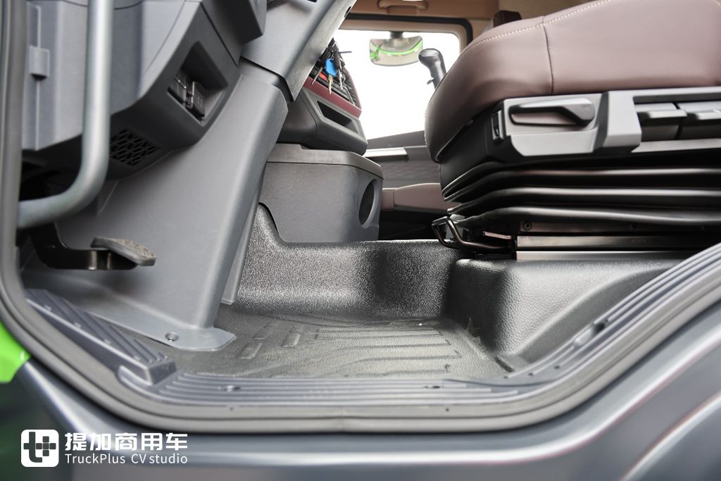 名为鹰驰，解放渣土车家族再添新成员，实拍带你看看配置如何