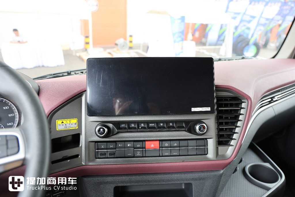 名为鹰驰，解放渣土车家族再添新成员，实拍带你看看配置如何