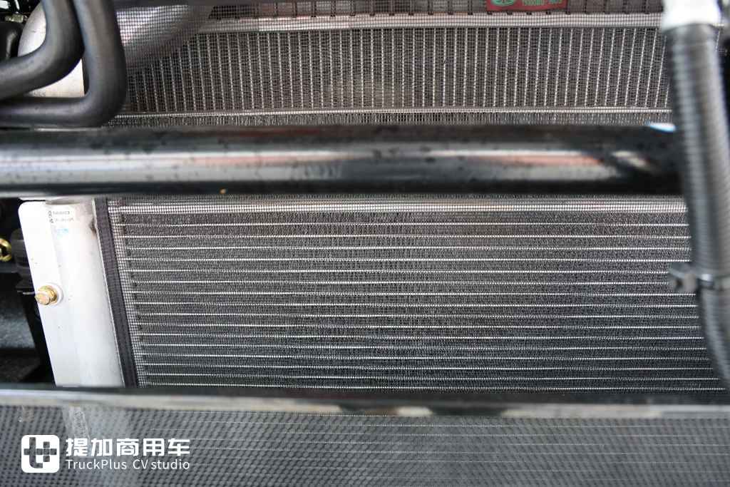 名为鹰驰，解放渣土车家族再添新成员，实拍带你看看配置如何
