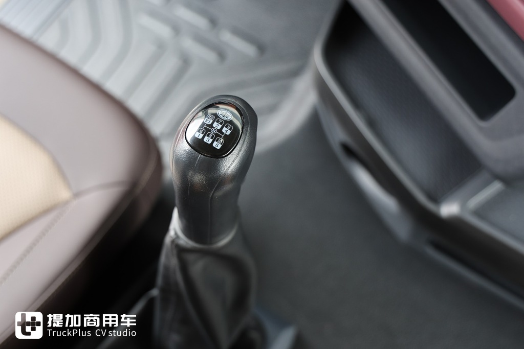 名为鹰驰，解放渣土车家族再添新成员，实拍带你看看配置如何