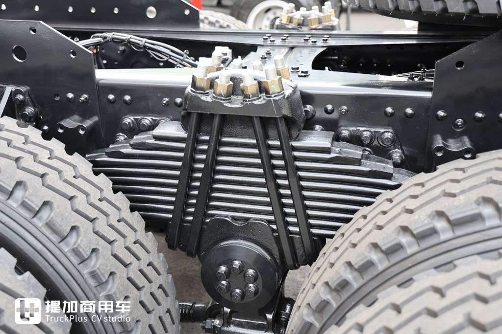 名为鹰驰，解放渣土车家族再添新成员，实拍带你看看配置如何