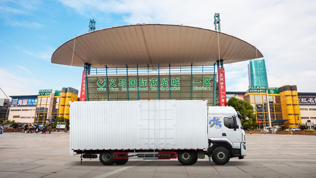 乘龙H5 6x2 LNG 载货车：每公里较油车省9毛，一年多赚10万