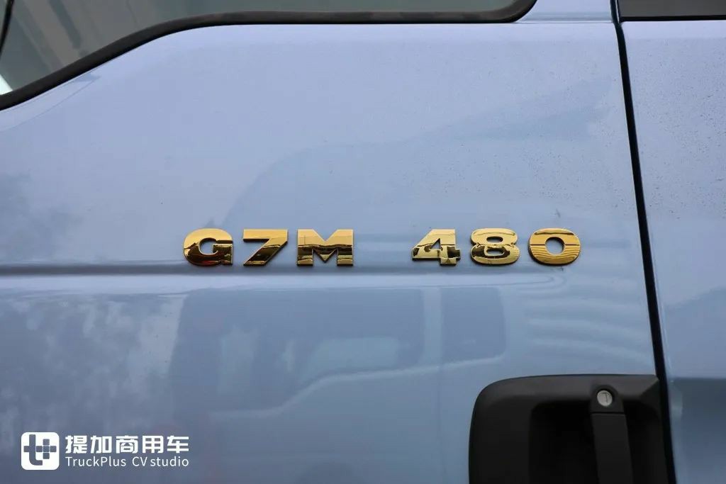 起售价20多万汕德卡来袭，重汽最新推出的汕德卡G7M牵引车实拍，带你看看配置如何