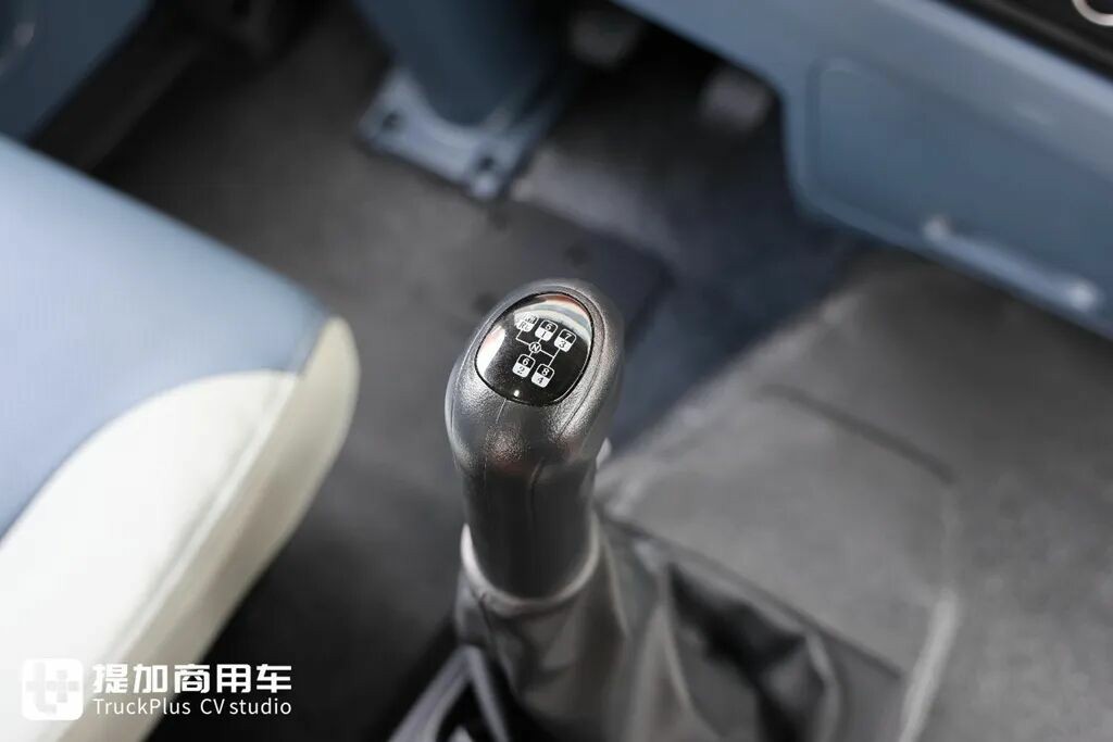 解放JK6迎来平地板车型，除了驾乘体验提升，还有哪些改进？