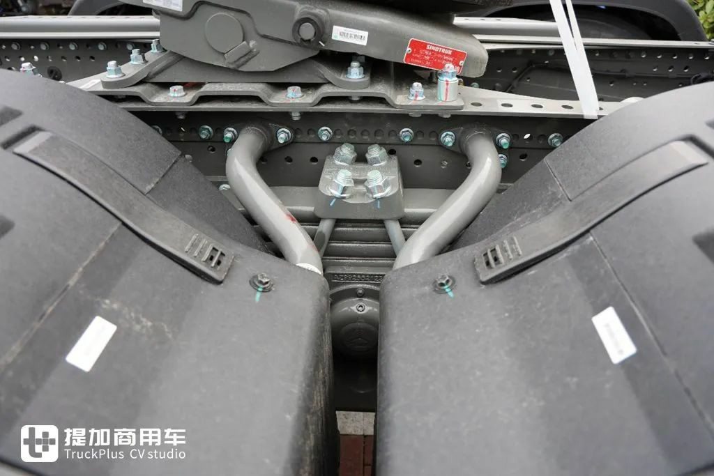 起售价20多万汕德卡来袭，重汽最新推出的汕德卡G7M牵引车实拍，带你看看配置如何