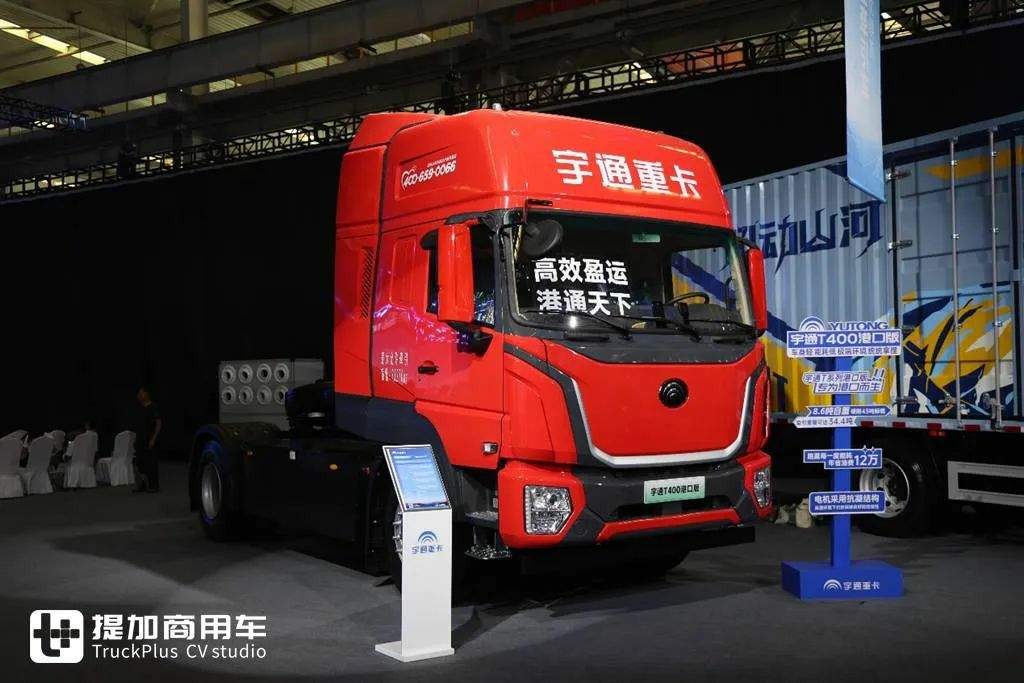 搭载400度电池组，底盘自重只有8.5吨？宇通重卡最新推出的T400港口牵引车实拍