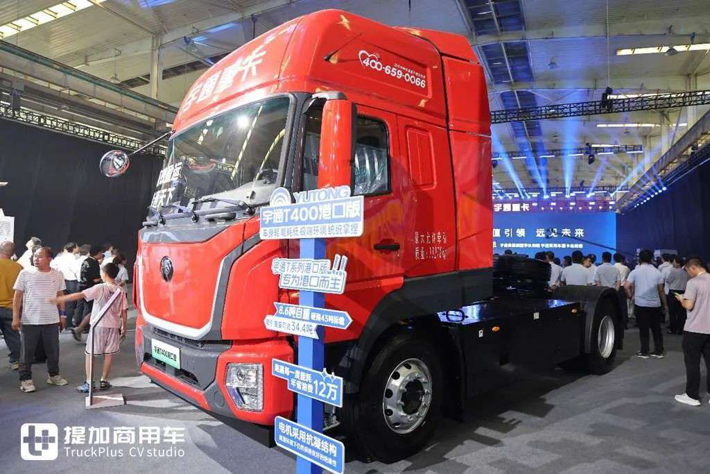 搭载400度电池组，底盘自重只有8.5吨？宇通重卡最新推出的T400港口牵引车实拍