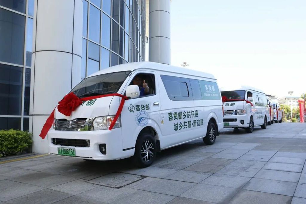 金旅客货邮新车交付福安 新款 E80 新能源物流车同步发布助力城乡绿色智慧物流发展