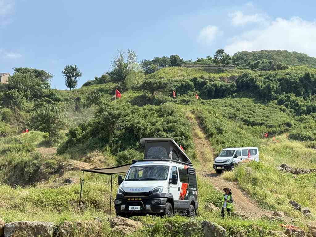 征服山海：依维柯欧霸·山海越野体验营的极限挑战