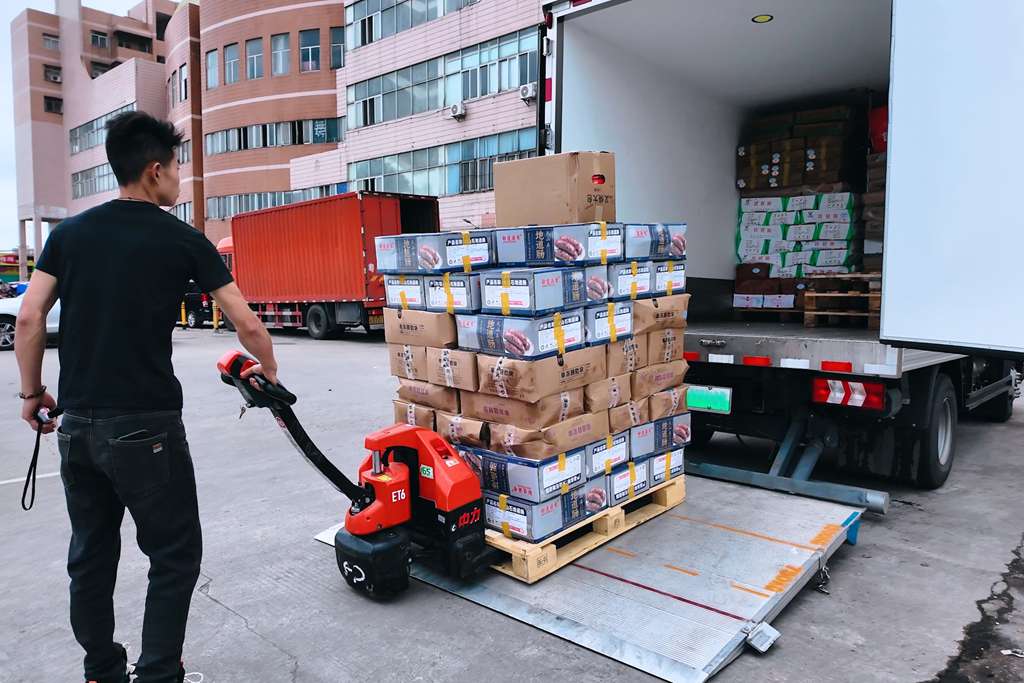 跑冷链，张师傅为何钟情江淮新能源轻卡ES9？