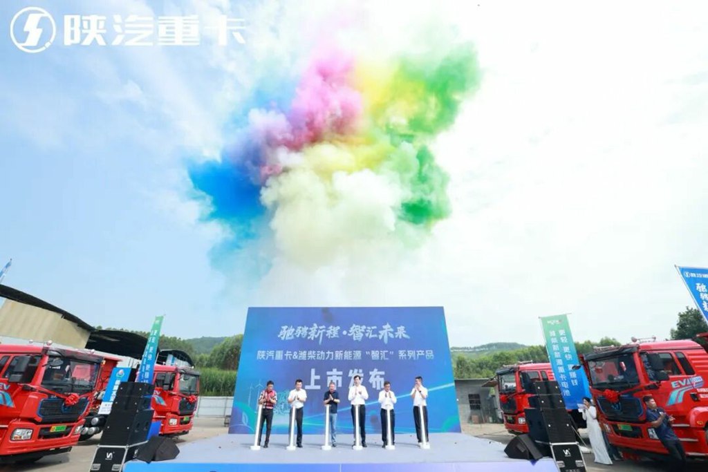 国产电动重卡再进化，潍柴、陕汽和中集三巨头联手打造，全球首款纯电车挂一体化列车实拍