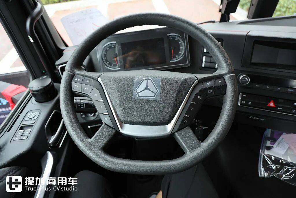 这款汕德卡牵引车起售价不到20万？还是曼机动力链，重汽最新推出的汕德卡G7M港牵实拍