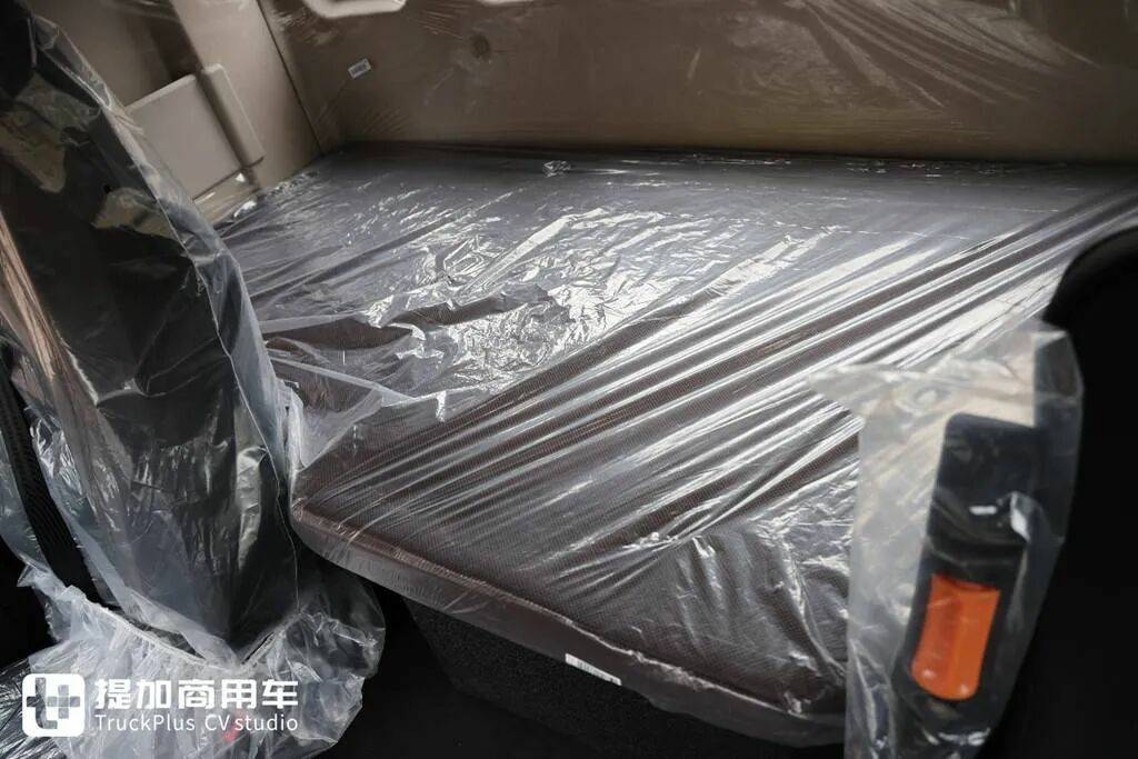 这款汕德卡牵引车起售价不到20万？还是曼机动力链，重汽最新推出的汕德卡G7M港牵实拍