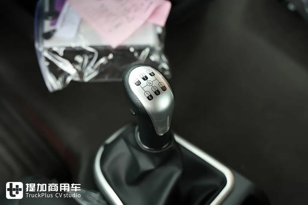 这款汕德卡牵引车起售价不到20万？还是曼机动力链，重汽最新推出的汕德卡G7M港牵实拍