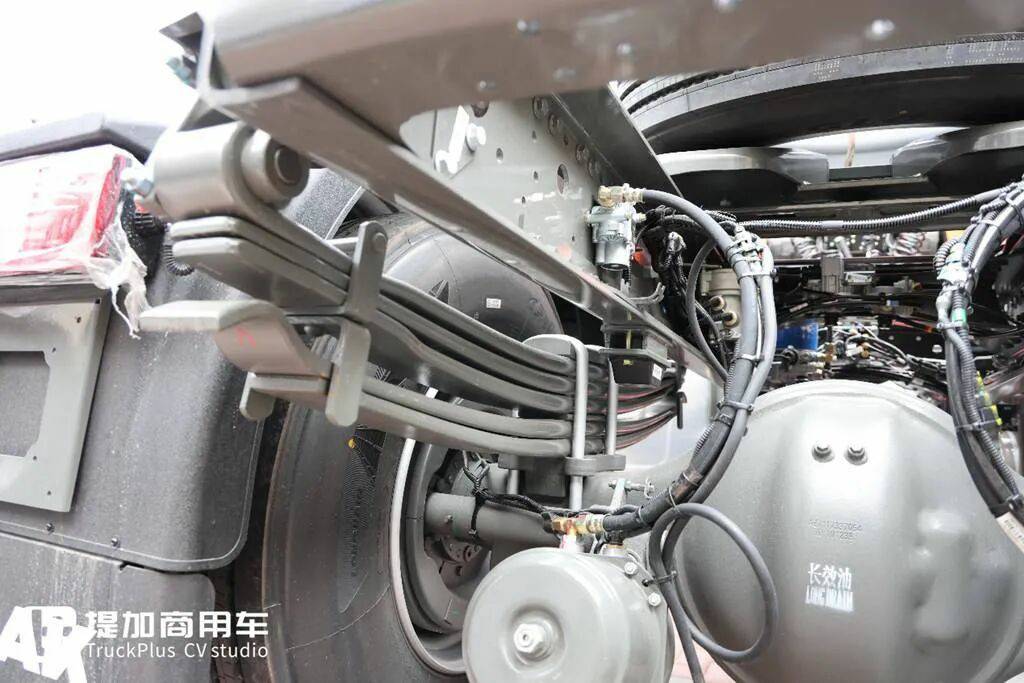 这款汕德卡牵引车起售价不到20万？还是曼机动力链，重汽最新推出的汕德卡G7M港牵实拍
