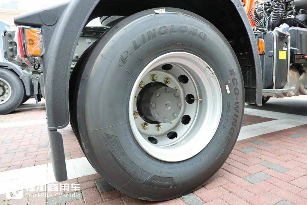 这款汕德卡牵引车起售价不到20万？还是曼机动力链，重汽最新推出的汕德卡G7M港牵实拍