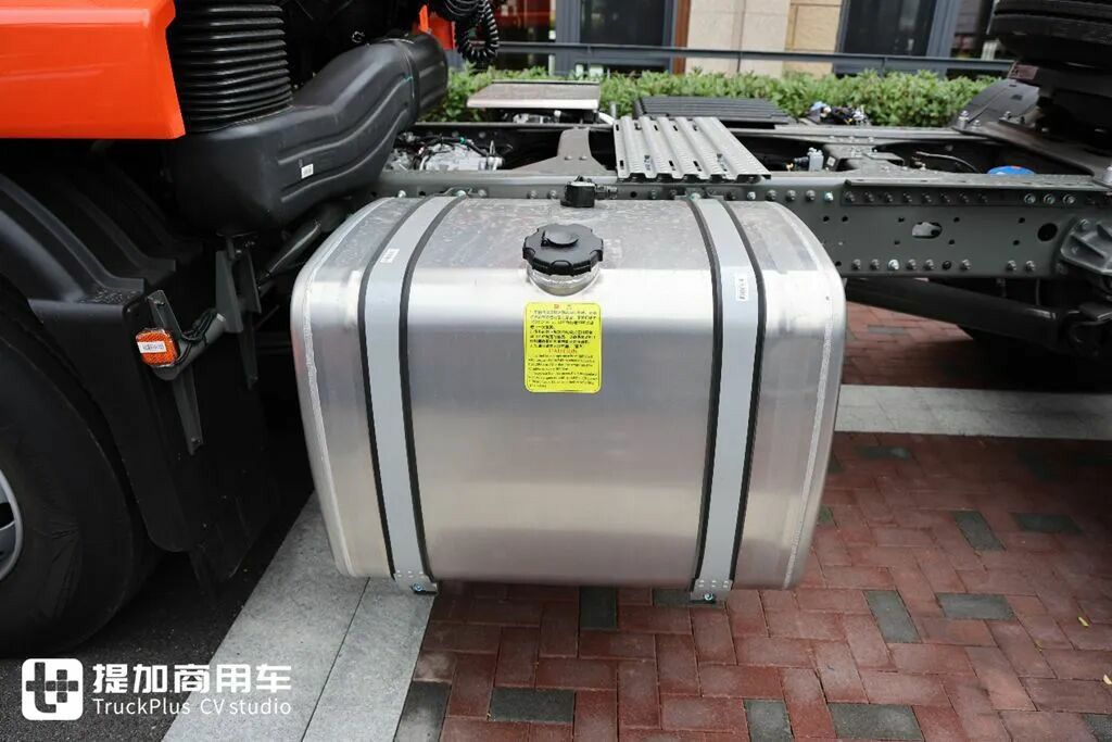 这款汕德卡牵引车起售价不到20万？还是曼机动力链，重汽最新推出的汕德卡G7M港牵实拍