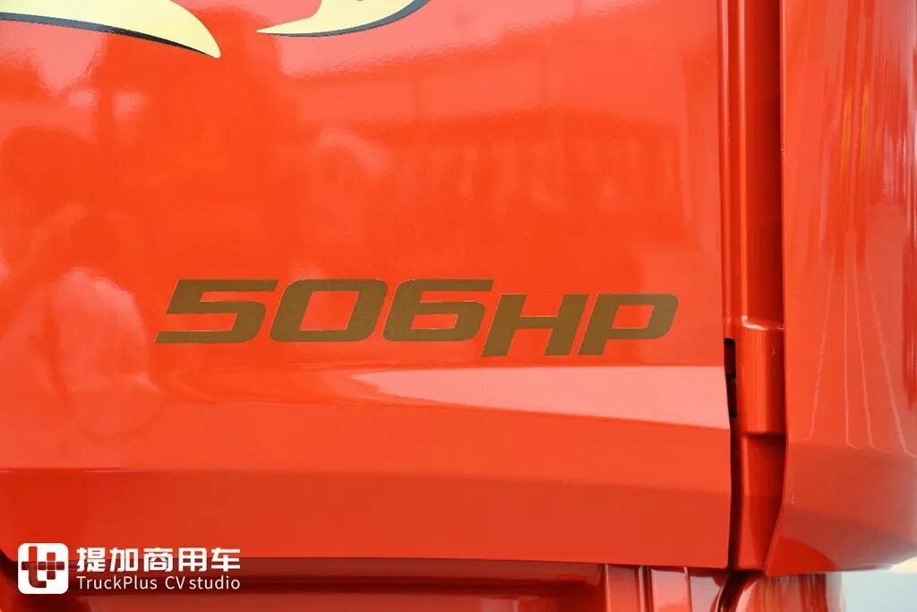 解放鹰驰牵引车正式上市，专为资源运输市场打造？实拍再带你看看它配置有多强！