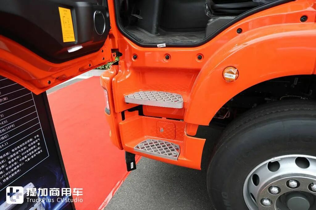 这款汕德卡牵引车起售价不到20万？还是曼机动力链，重汽最新推出的汕德卡G7M港牵实拍