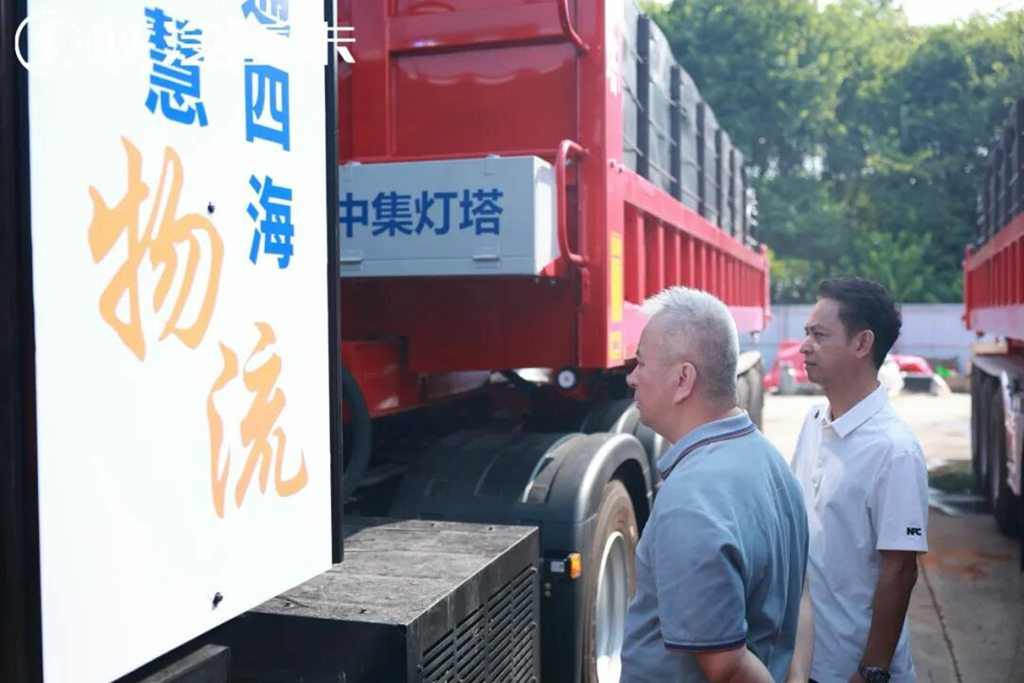 国产电动重卡再进化，潍柴、陕汽和中集三巨头联手打造，全球首款纯电车挂一体化列车实拍