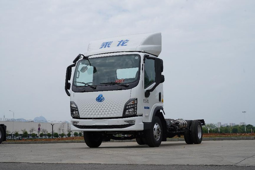 450km续航配超快充 乘龙翼威2大电量轻卡重塑城配物流格局