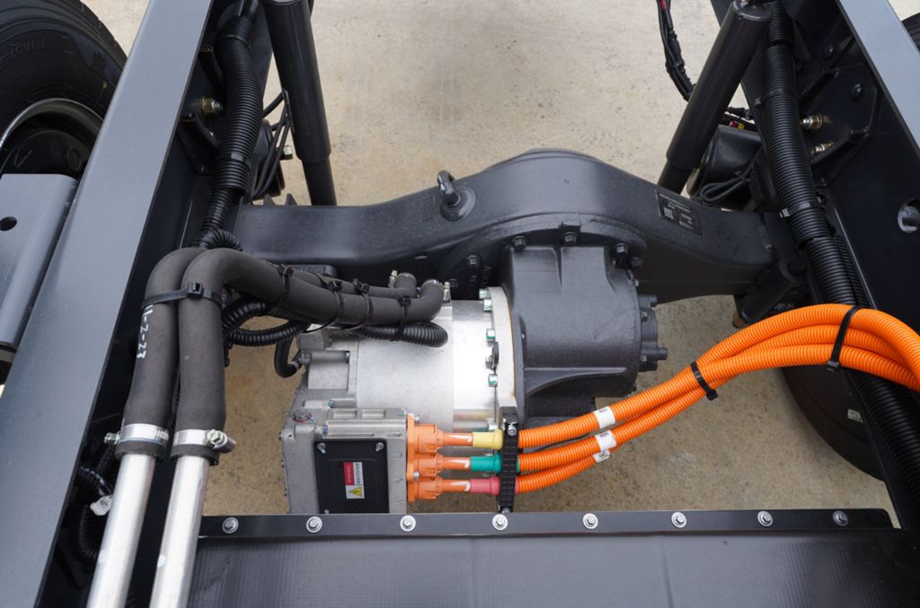 450km续航配超快充 乘龙翼威2大电量轻卡重塑城配物流格局