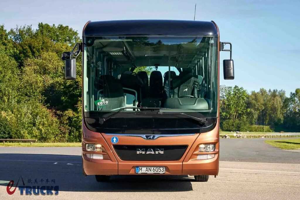 2025Busworld客车展｜EfficientHybrid高效混动加持，曼恩Lion’s Intercity城际客车上新