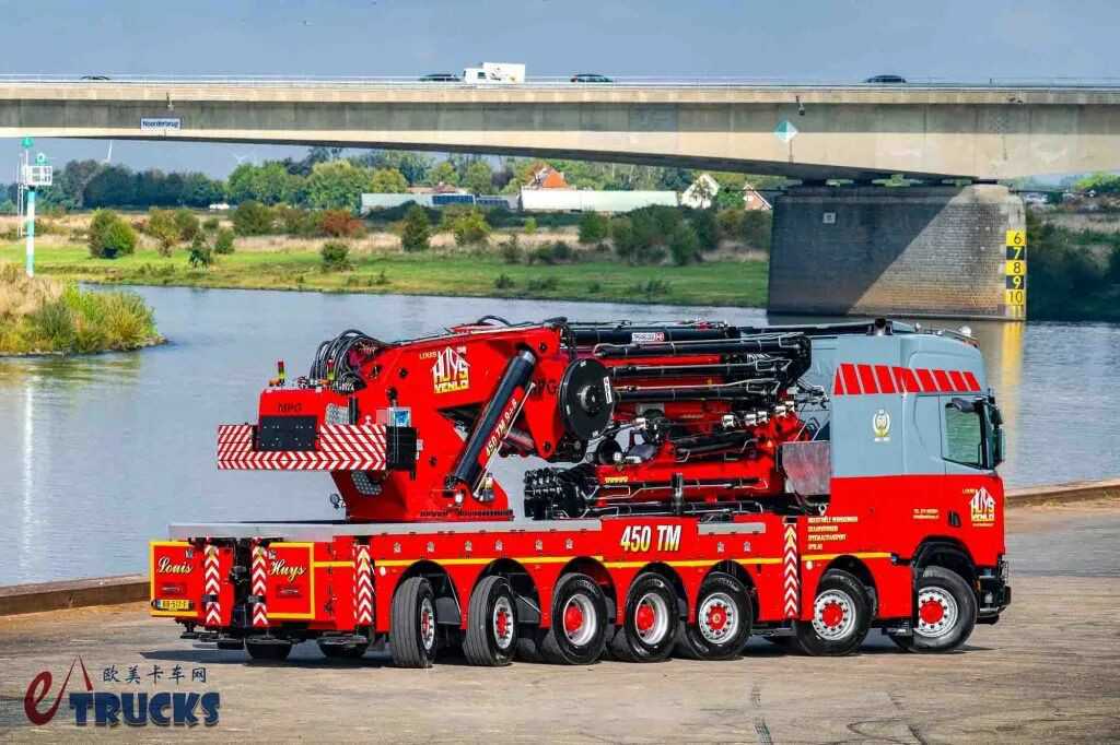 七轴14×4底盘！搭载660匹V8发动机，这台斯堪尼亚R 660 XT起重机不一般！