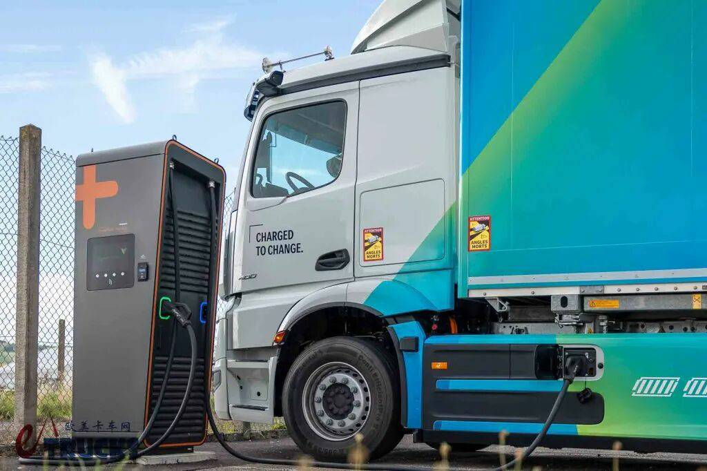 旗舰车型技术下放，奔驰发布全新一代eActros 400电动卡车，带您看配置如何