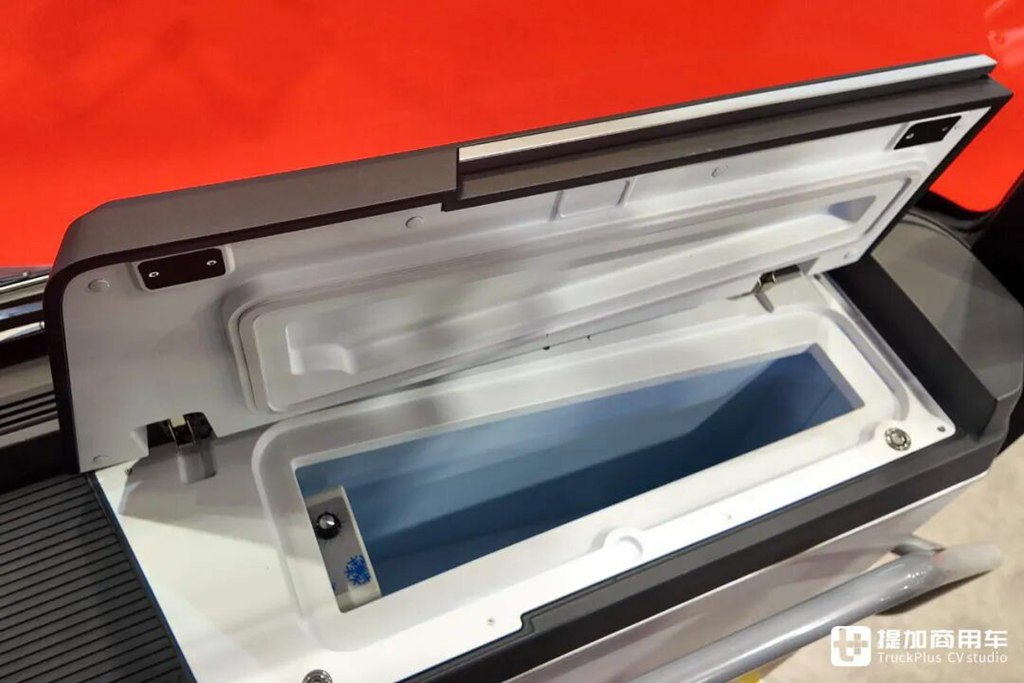 首发亮相2025Busworld展会，锚定欧洲城际通勤市场，比亚迪B12.b HF纯电动客车实力几何?