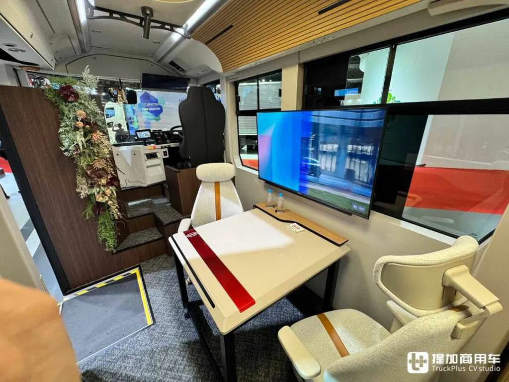 T35纯电动小卡全球首发，J6定制版生活巴士抢眼，比亚迪商用车闪耀2025日本移动出行展