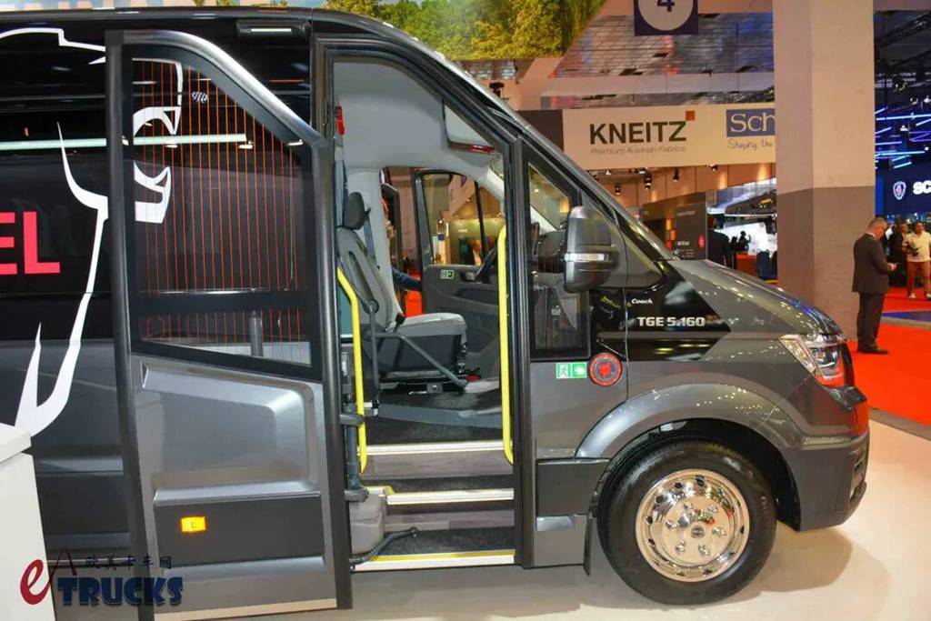 2025Busworld客车展｜厢货爆改小巴，能拉16人！带您看德国曼恩最新推出的TGE Coach车型