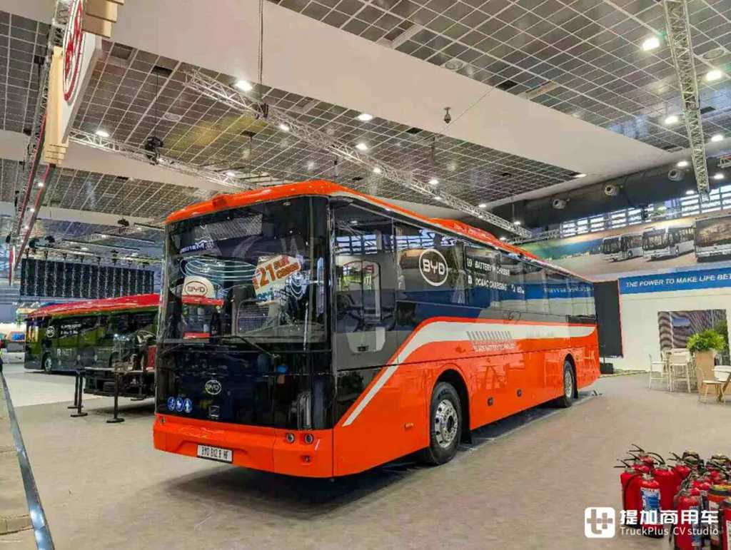 首发亮相2025Busworld展会，锚定欧洲城际通勤市场，比亚迪B12.b HF纯电动客车实力几何?