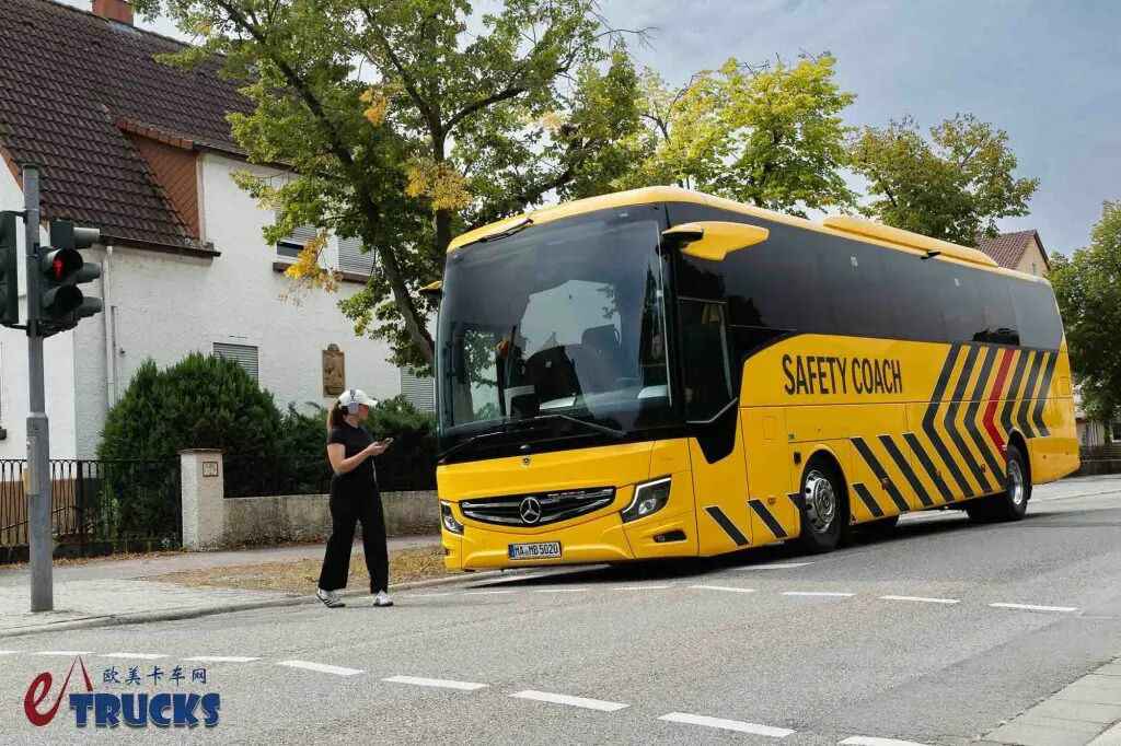 它是最安全的豪华巴士？十余项主动安全功能加身，奔驰Tourismo Safety Coach来袭