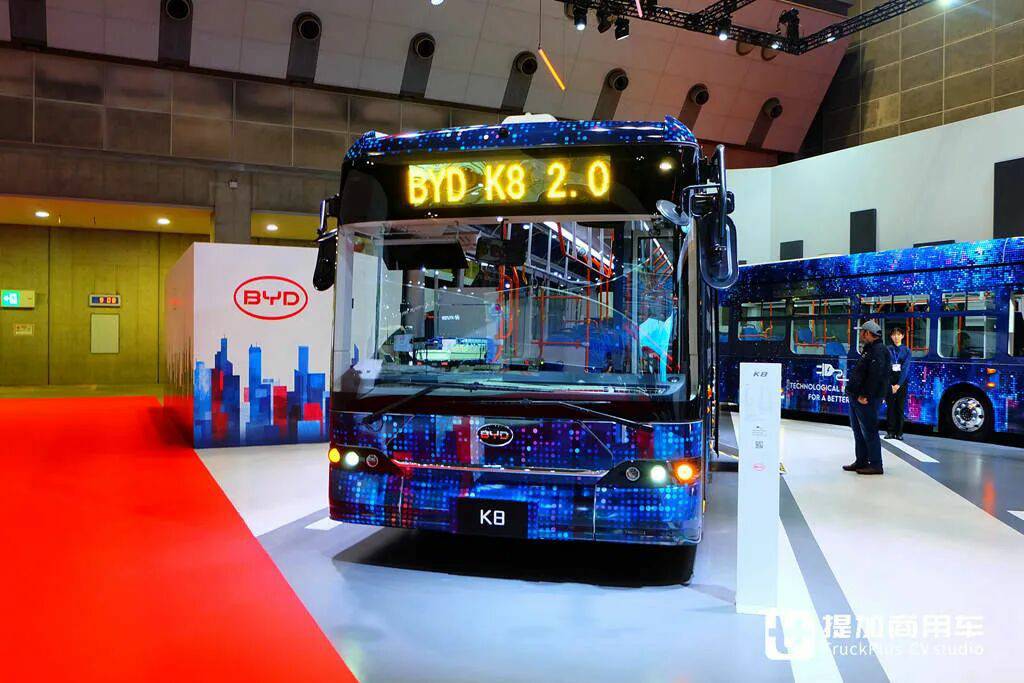 T35纯电动小卡全球首发，J6定制版生活巴士抢眼，比亚迪商用车闪耀2025日本移动出行展