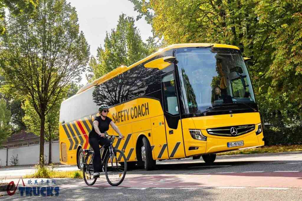它是最安全的豪华巴士？十余项主动安全功能加身，奔驰Tourismo Safety Coach来袭