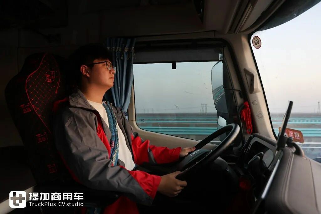 一趟连霍高速，深度体验乘龙HK燃气车，带你看它如何用实力征服西北路况