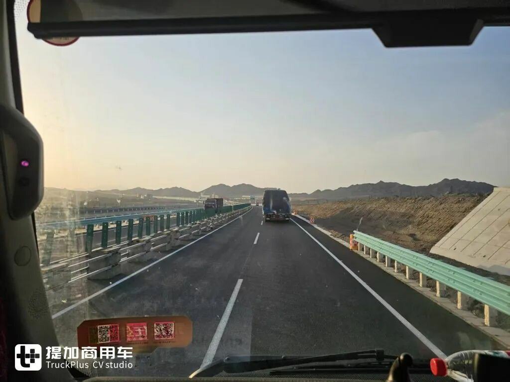 一趟连霍高速，深度体验乘龙HK燃气车，带你看它如何用实力征服西北路况
