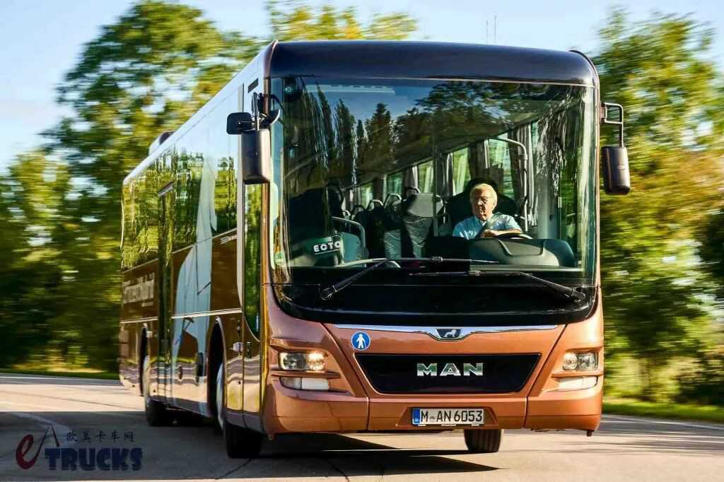 2025Busworld客车展｜EfficientHybrid高效混动加持，曼恩Lion’s Intercity城际客车上新