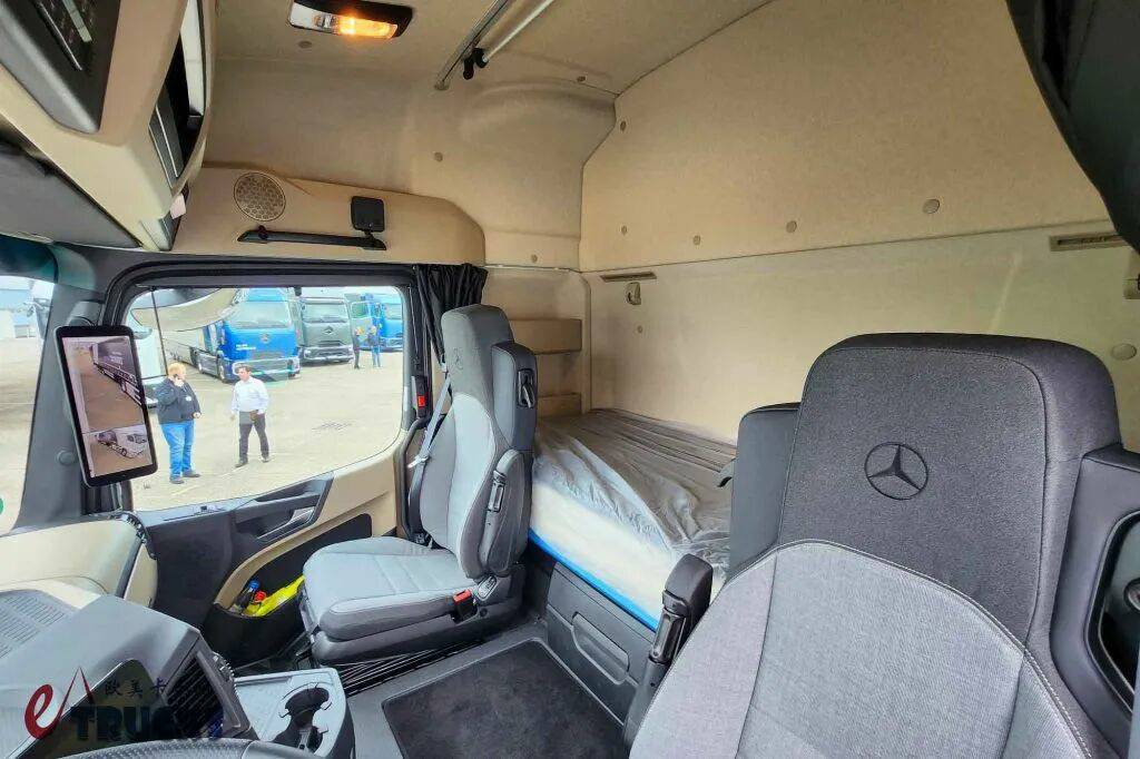 旗舰车型技术下放，奔驰发布全新一代eActros 400电动卡车，带您看配置如何