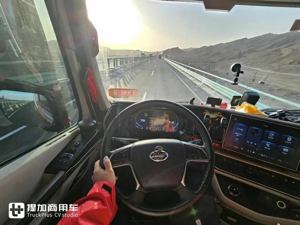 一趟连霍高速，深度体验乘龙HK燃气车，带你看它如何用实力征服西北路况