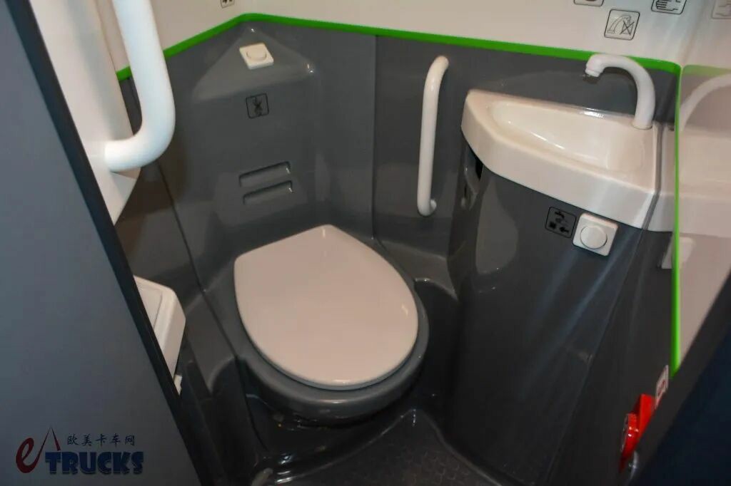 双层豪华大巴巅峰水准！厨房卫生间全都有？赛特拉S 531 DT双层巴士实拍