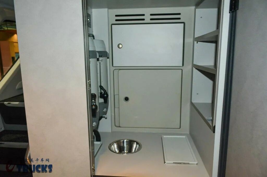 双层豪华大巴巅峰水准！厨房卫生间全都有？赛特拉S 531 DT双层巴士实拍