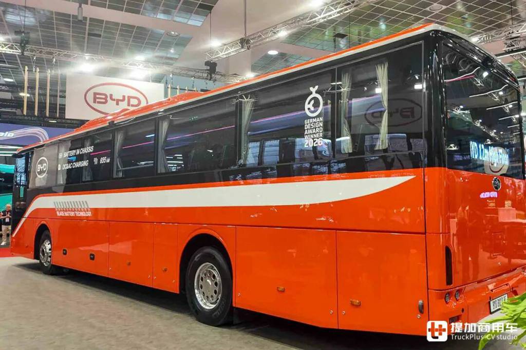 首发亮相2025Busworld展会，锚定欧洲城际通勤市场，比亚迪B12.b HF纯电动客车实力几何?