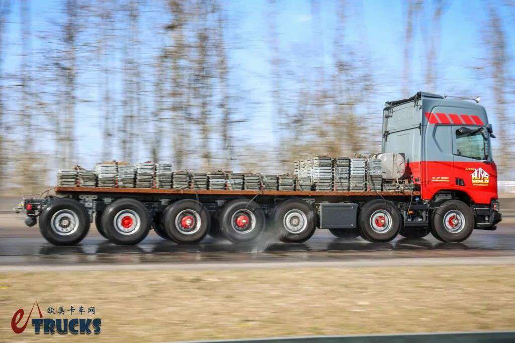 七轴14×4底盘！搭载660匹V8发动机，这台斯堪尼亚R 660 XT起重机不一般！