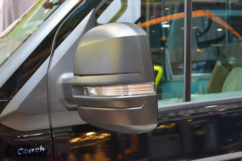 2025Busworld客车展｜厢货爆改小巴，能拉16人！带您看德国曼恩最新推出的TGE Coach车型